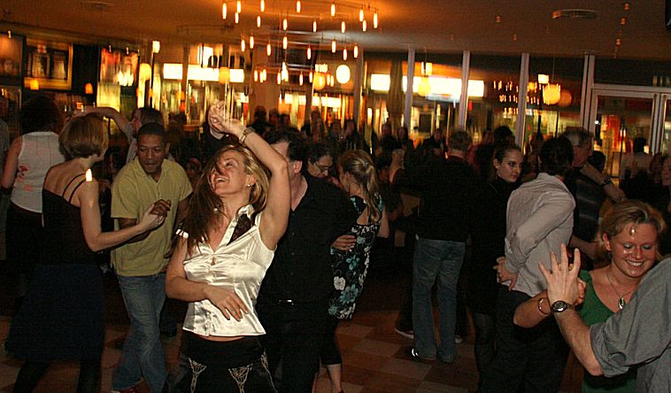 Salsa im Cup�n Cino, Hamburg