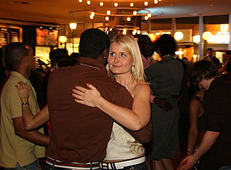 Salsa im Cup�n Cino, Hamburg